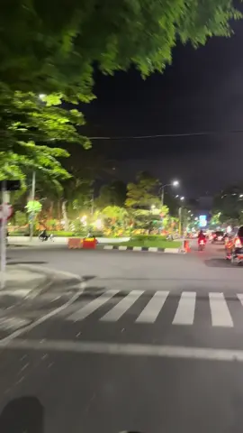 Ada yang rindu dengan Kota Surabaya? Punya kenangan apa di kota ini☺️ #fyp #fypシ #foryou #foryoupage #liriklagu #laguviral #tren #trend #masukberandafyp #beranda #berandatiktok #mentahan #mentahanvideo #dangdut #dangdutkoplo #simpatikmusic #irwandacademy2 #irwankrisdiyanto #xyzbca #surabaya #surabayatiktok #surabayaterkini #surabaya24jam 