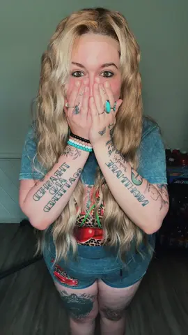 WHOOOO is she?!😍😅 I lied honestly I did blonde once but it looked so bad but this?! It’s different but I love it😅😍💅🏼#smilcowig #smilcowigs #wigs #lacewignewbie #lacewigs #whoisshe #hairtok #fypシ 