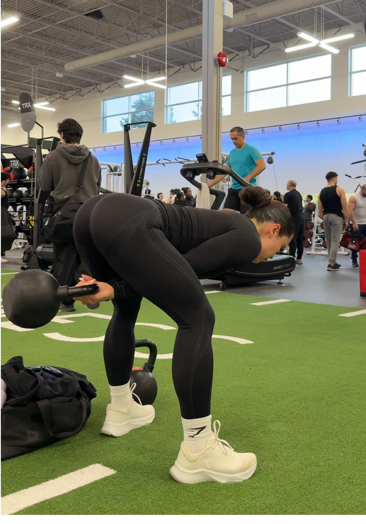 one trip wonder✨ iykyk LOL. prime example of how lifting weights benefits ur every day life😂🔥.  “MDJ10” to save $$ on gymshark🦈🩵 #gymhumor #gymfunny #fitnesschallenge 