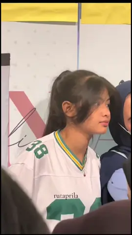 kamu harus tau Mal banyak fans fans kamu yg syaang banget sama kamu termasuk aku aku sangat menyukai mu . kamu tau gak aku menyayangimu lebih dari yg orang orang tau dan aku sangat menyukai mu. sehat  selalu Dede doa terbaik untukmu De I LOVE YOU DEDE MALA doa terbaik buat seorang BASMALAH NIGISTA SA'BA EBALENT GRALIND 