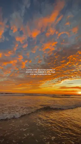 🧡 #fyp #sunsets #playa #badbunny #otroatardecer 