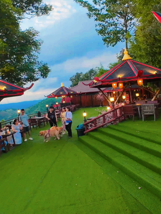 ไม่ต้องไปถึงจีนก็มีที่เที่ยวสไตล์จีนที่เขาค้อ #เหลียงซานคอฟฟี่ฮิลล์⛩️🏯 #เขาค้อเพชรบูรณ์ #coffee #จุดเช็คอินเขาค้อ #LiangshanCoffeeKhaokho #ร้านเด็ดเขาค้อ #เพชรบูนณ์ #เที่ยวไทย 