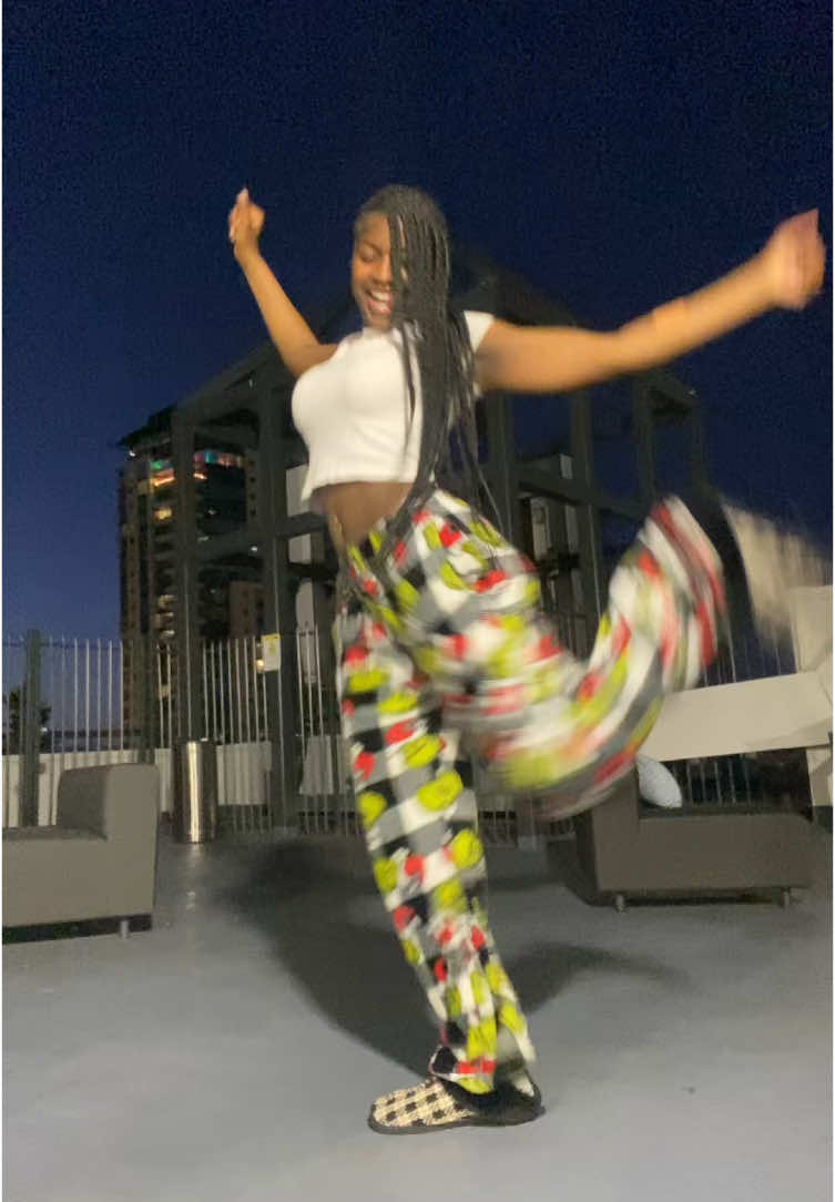 Cause Yk I’m just “ugly with a big booty”🙄😂😂 DC:@sasa #fyp #viralvideo #viraltiktok #viraldeal #newdance #miyahpooh👺🏆 