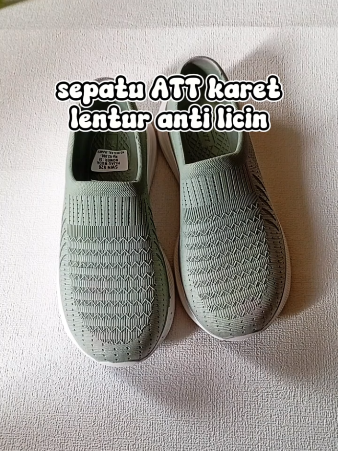 sepatu karet elastis #sepatu #sepatukaret #sepatuatt #sepatuwanita #sepatukaretwanita #sepatuolahraga #sepatuantiair #fyp 