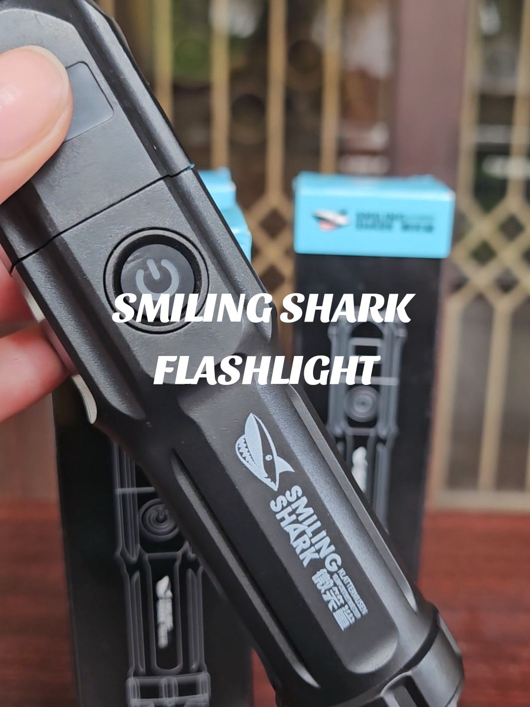 Brownout? Emergency? Adventure? Walang problema basta may Smiling Shark flashlight ka! 💡🦈 Super liwanag, super tibay — hindi ka bibiguin. #smilingshark #smilingsharkflashlight #smilingsharkph #flashlight #emergencyessential 