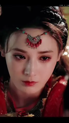 Có lẽ vì được thừa hưởng gen đôi mắt đẹp từ ba mẹ, cộng thêm kỹ năng diễn xuất mà Tiểu Nhiễm đóng cảnh khóc thực sự rất đạt. Vai Tiểu Phong đã gây ấn tượng với khán giả không chỉ bởi sự tinh nghịch, hồn nhiên mà còn do nhân vật khóc lụt nhà từ đầu phim đến cuối phim:))) #banhtieunhiem #彭小苒 #pengxiaoran #tieuphong #dongcung 