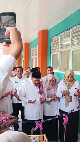 Pembacaan Doa saat Peresmian Gedung Baru SMPN 15 Kota Cilegon pada Rabu 9 Juli 2025. Peresmian dihadiri langsung oleh Walikota Cilegon Robinsar, Anggota DPRD Cilegon Dapil Grogol Purwakarta, Dindikbud Cilegon, Dewan Guru dan Forkopimda Kecamatan Grogol.  Video : Adam Fadillah #smpn15cilegon #smpnegeri #dindikbudcilegon #kotacilegon #robinsar #berita #viral 