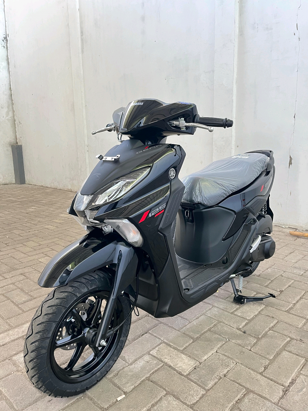 HEBAT, KUAT, NO DEBAT !! Gear Ultima Hybrid 125, selain kuat!! IRIT 58,6 Km/Liter dan Garansi Servis 3 Tahun Biaya Servis, Oli Mesin & Transmisi, Filter Udara dan Busi 😭  bisa kebayang betapa untungnya aku beli Gear Ultima Hybrid ini 🤤 aku belinya di Yamaha SIP Rajawali Tuban harganya paling murah pelayanannya sangat memuaskan @yamahasiprajawali  #gearultima #yamahagearultima #yamahamotor #yamahajatim #fyppppppppppppppppppppppp #bsu #fypage #viral 