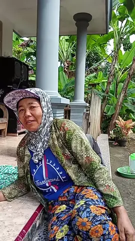 istirahat siang makan bersama#petanimuda #kerjakeras #petanitebu #fypviralシ゚ 