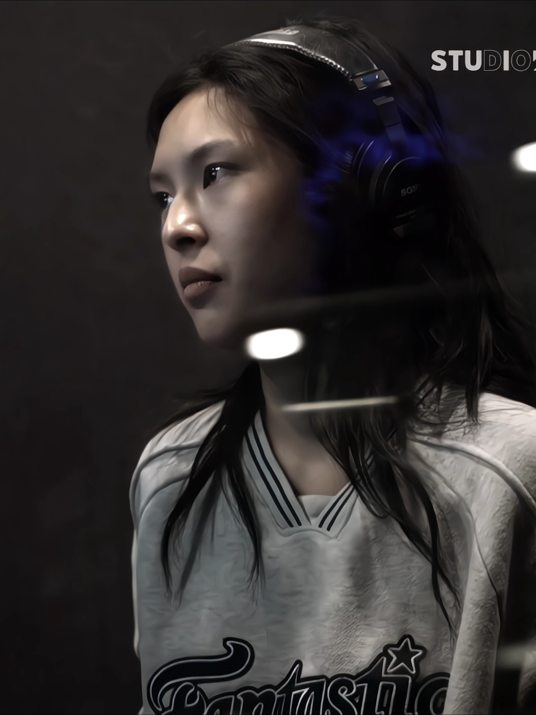 Tingkat keseriusan adek pas mode kerja 🫵🏻📈📈🔥🔥 aura cegannya parahhh🖤🖤 #chiquita #babymonster #workinggirl #coolgirl #fyp 