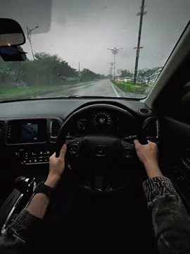 #berhatihatidijalanraya #drivesafe #rian #hujan🌧️ #lelakimemandu Drive safely in rainy days