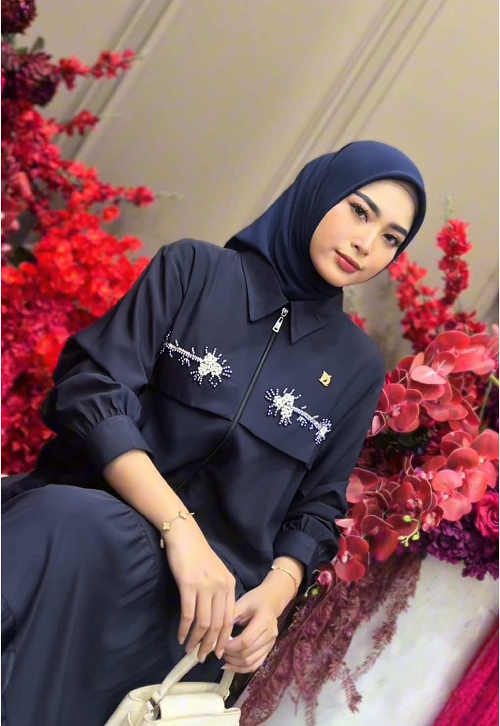 Closer Look our new collection. Stay tuneee at 19.00PM join Live Stream DUMMAID