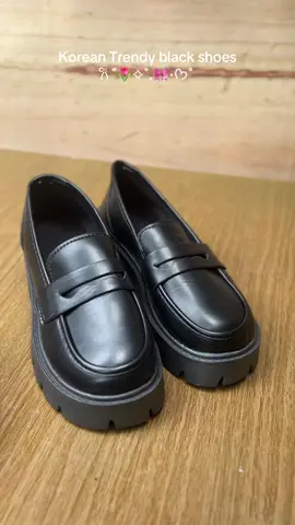 Ang ganda! Chunky black shoes. #blackshoes #koreanshoes #chunkyshoes #shoes #schoolshoes 