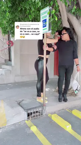 Respuesta a @feranayastylist Se cayó... 😂😂😂 los momentos más divertidos se viven en Eduardo Guzmán Salón. ¿Ya nos visitaste? 🤭 #sanluispotosi #humor #bloop #eduardoguzmansalon 