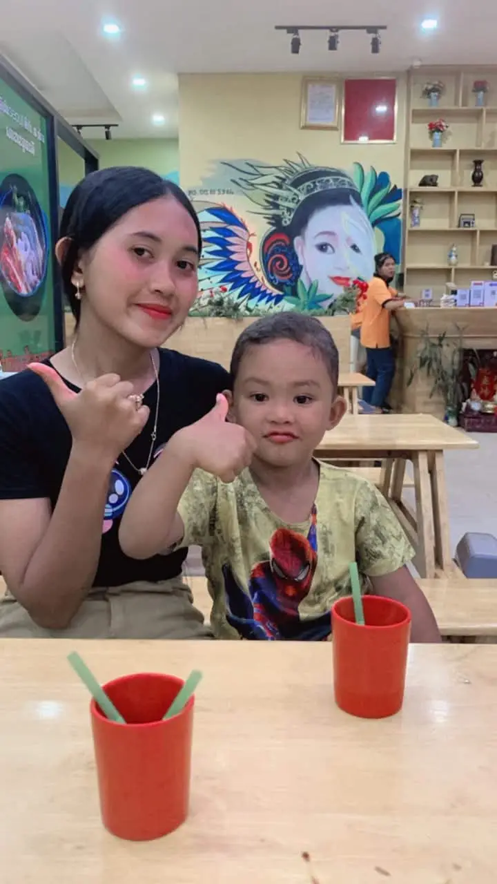 ##🌹🌹🌹🌹 មីងនិងក្មួយ