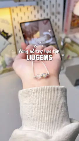 Vòng tui đeo nhà @Liugems Official, nó đơn giản mà nó xinhhhh lắm luôn. Tay tui nhỏ đeo vòng nhỏ như này đỡ bị thô, mấy bà tham khảo nhó. #liugems #vonghoctap #vongbac925 #vongtay 