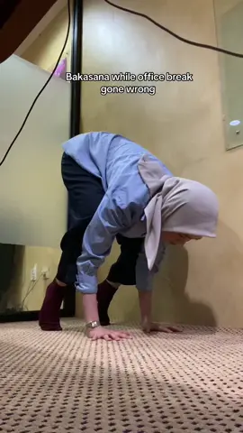 Lagi enak-enaknya nyoba Bakasana pas office break versi lepas shocks dan engga, tapi tiba-tiba ada yang masuk😭🤣 #CapCut #bakasana #bakasanapose  #fyp #masukfyp #yogatok #Lifestyle #wellness #jakartaselatan #wellbeing #jakarta #yoga #fypシ゚ #masukberandafyp #yogapractice #yogaday #officelife #officehumor #corporate #corporatelife #corporatetiktok #corporatehumor 