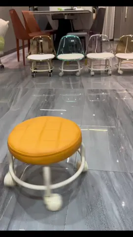 rolling stool flexible and convenient for daily use lalo na sa pag lilinis #minichair #smallstool  #chairwithwheels #smallchair #rotatingchair #rollingstool #smallchair #bangkito #stoolchair #homebuddies #homefinds 
