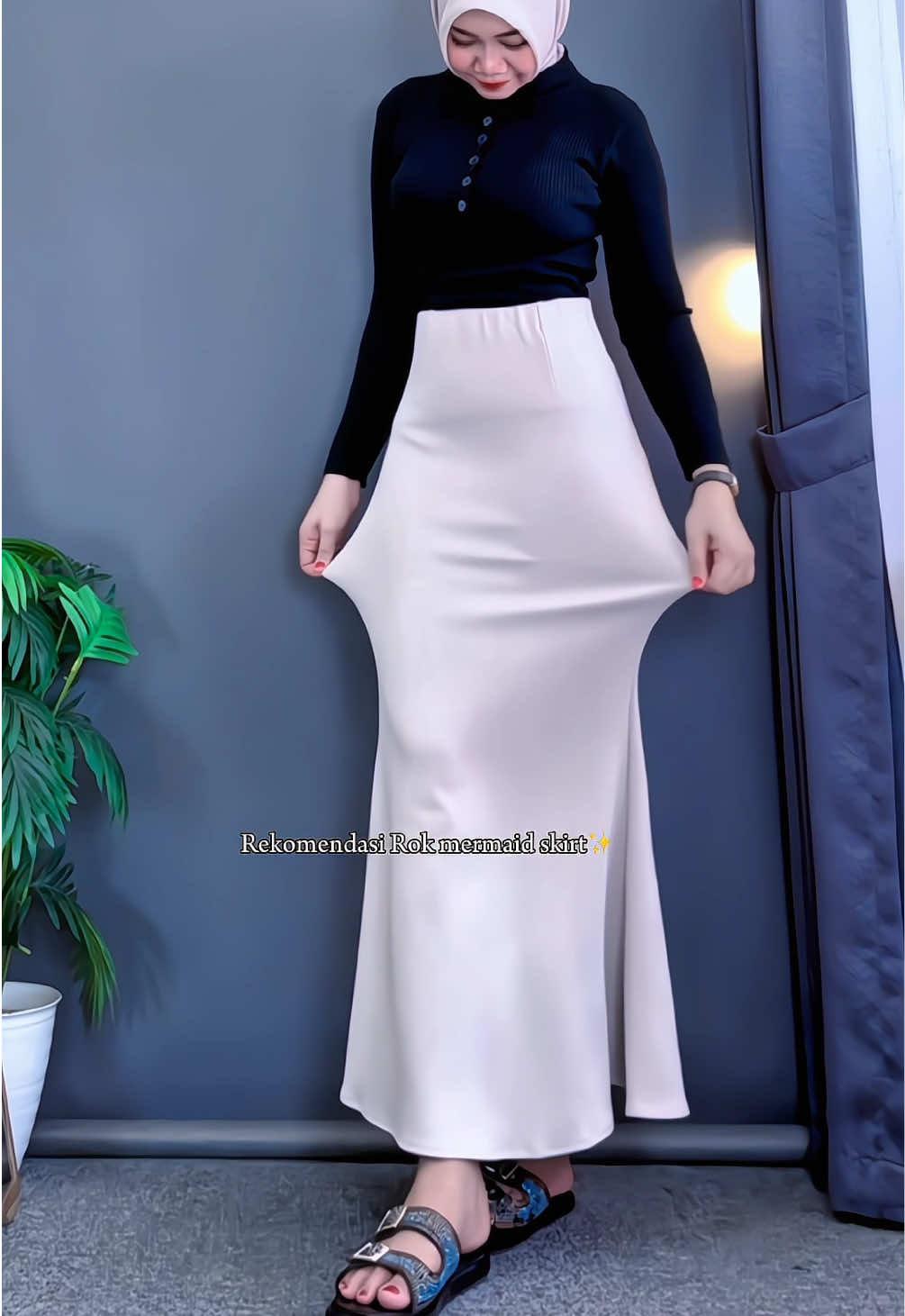 Catat mau kelihatan langsing dan tinggi pakai Rok ini👉🏻🤌🏻❤️🥰 #rokmermaid #rokmermaidstrecth #roknyaman #rokbikinlangsing #fashion #fypシ 