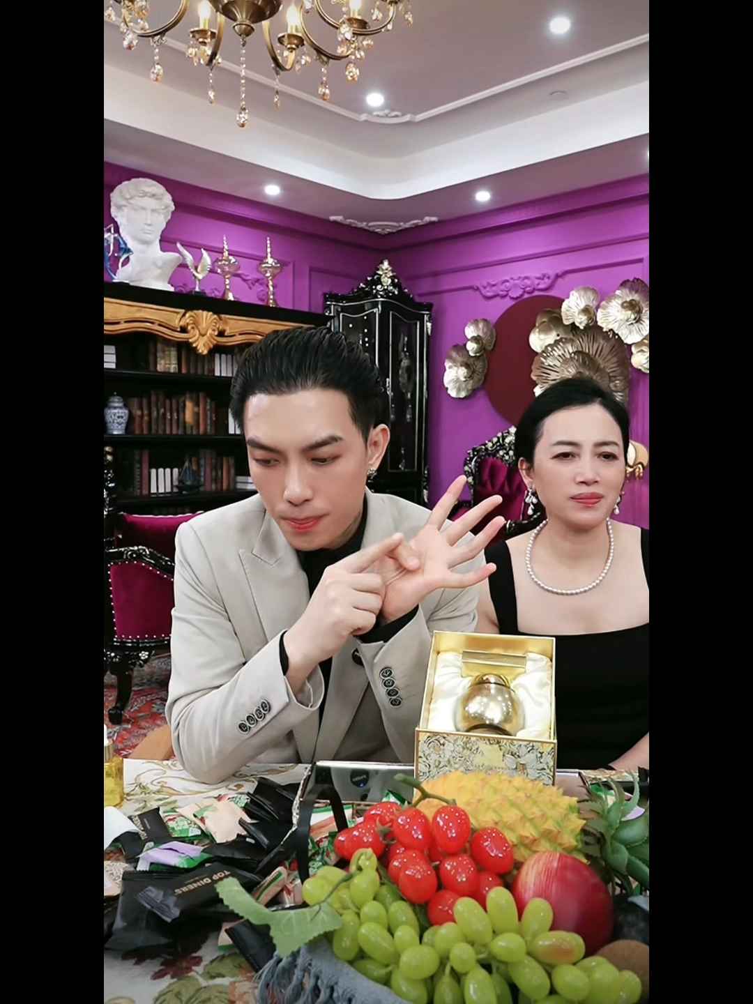 金繃帶玻色因養顏面霜 ✨淡化紋路,恢復緊緻光澤!💧顯著提亮肌膚、去除黃氣🌟黃金微粒技術,舒緩修護 點擊詳細了解吧!你會驚喜的😍 #美白 #抗老