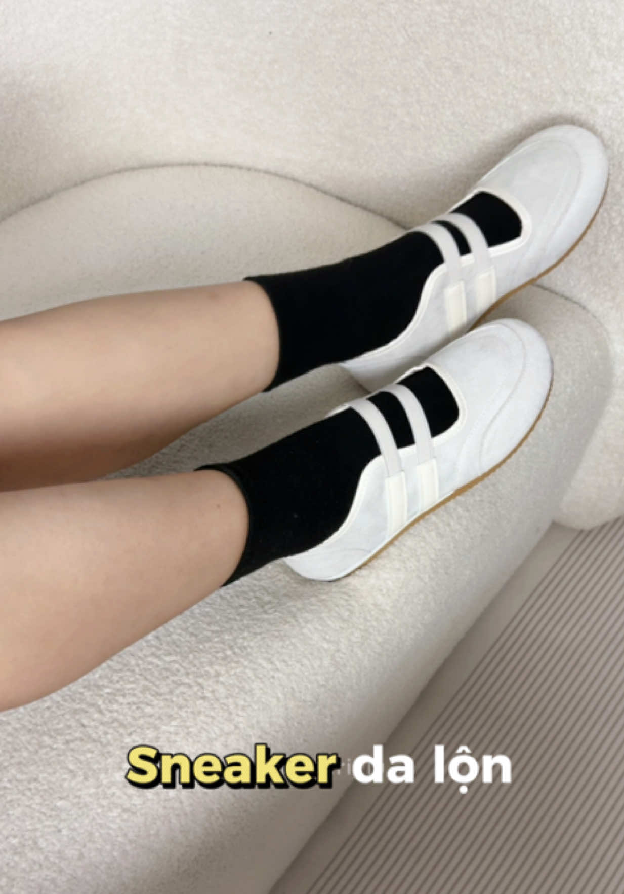 Giày sneaker da lộn mang siêu êm chân #linhhriviu #giayluoi #giayballet #giaythethao #sneakers #giaynu #giaydep #xuhuong #viral #muataitiktok  @Linhhriviu 