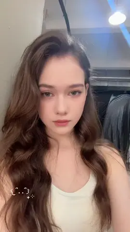 ⟢