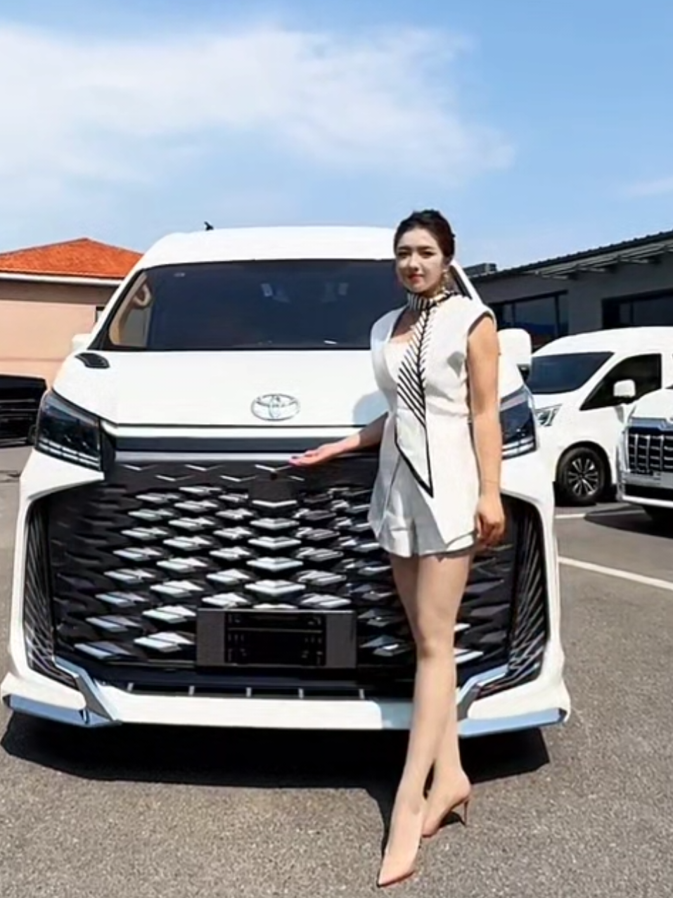 Reviewing the king of utility vans – 2025 Toyota HiAce 👑🚐