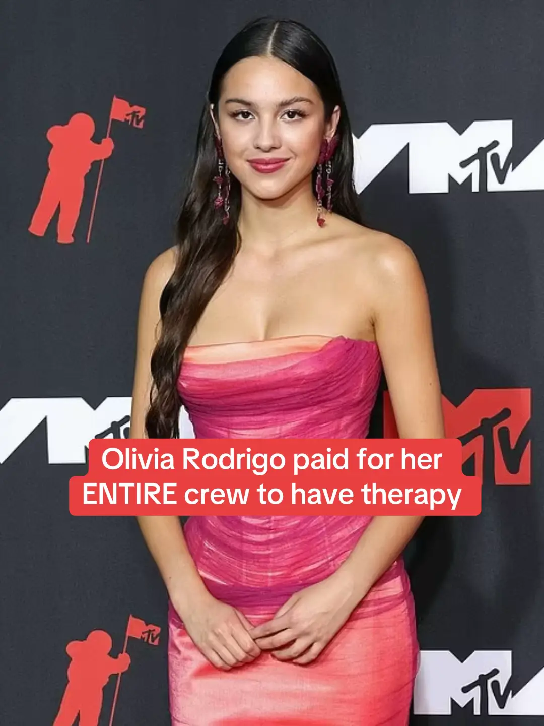 Olivia Rodrigo paid for her entire touring crew to have therapy. Rodrigo’s guitarist Daisy Spencer has revealed that professional therapy was on offer throughout the tour for all band and crew members. On The Stage Left podcast, Spencer said: “I have never had anything like that,”  “And that reignited the importance of therapy to me because I had just kind of fallen off for so long.” We want a boss like you @Olivia Rodrigo 💕