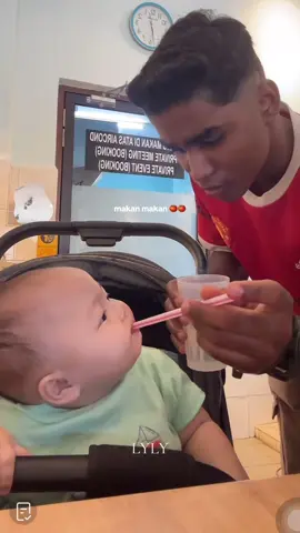 Makan udaa suapp ayamm🍅 #gibran #babygibran #abangchaq #babytiktok #babyonline #live #awhidd 
