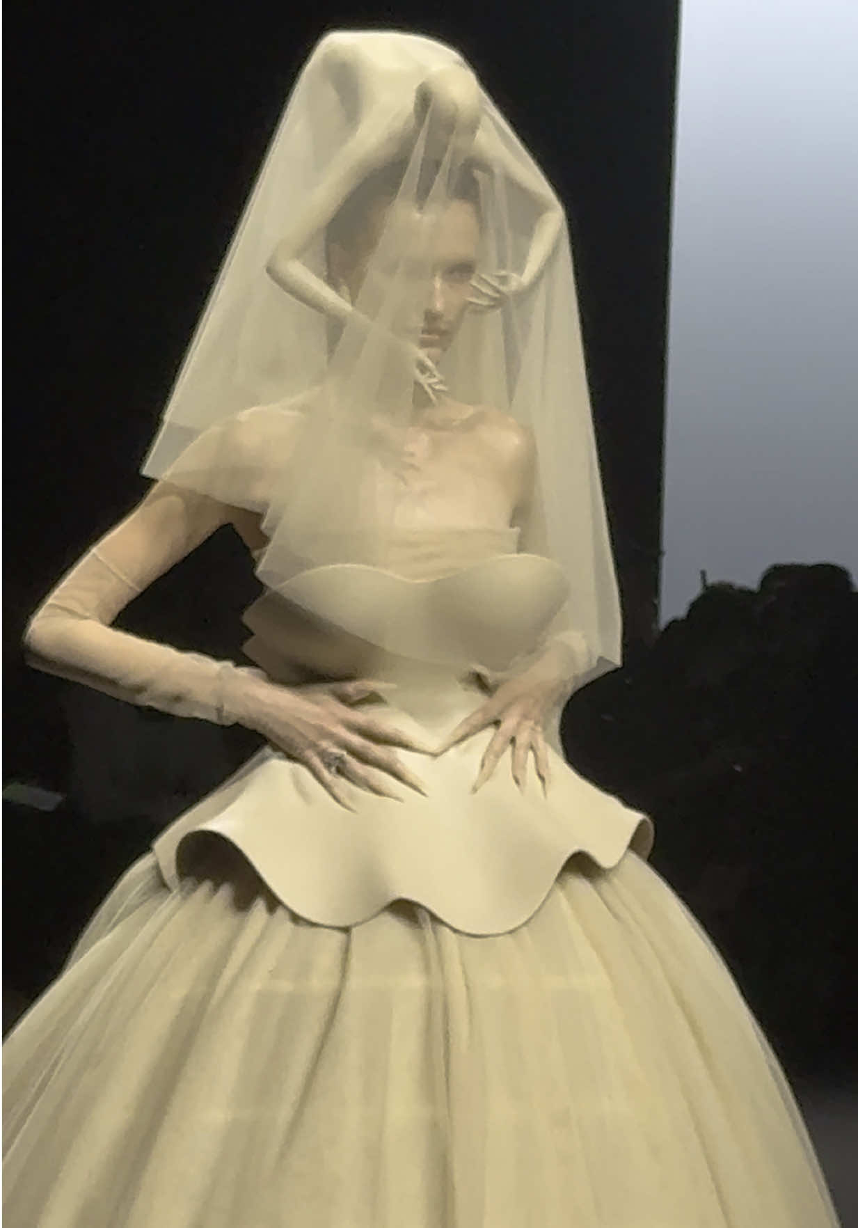 Robert Wun fall 2025 couture ☁️titled Becoming: “It is about the idea of garments, birthed from the purpose of garments themselves, celebrating the craft and the meaning behind each outfit, brought to life through human emotions: desire, imagination, and the courage to transform.” #fashion #pfw #couture #hautecouture #maximalism #outfits 