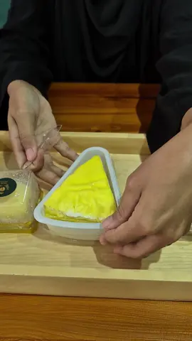 Lapis demi lapis kebahagiaan! Mille crepes ini lembut banget, creamy tapi nggak bikin enek. Manisnya pas, setiap gigitannya bikin nagih 😍