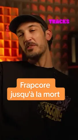 Grâce à Evil Grimace, rap et techno hardcore font bon ménage. « L’avenir du rap français est-il dans la techno hardcore… Ou l’inverse ? », un reportage Tracks à retrouver sur arte #techno #frapcore #technohardcore #rap