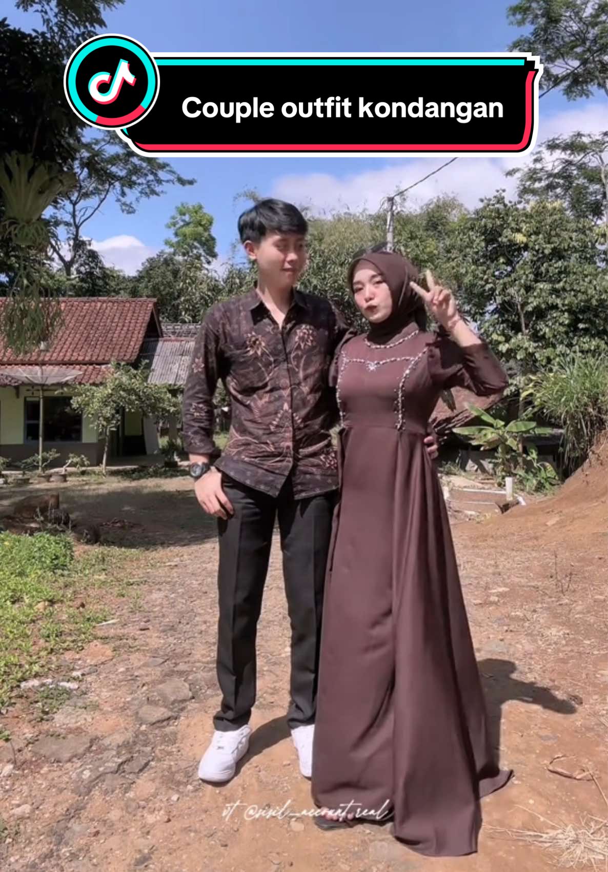 Suamiku sekarang gendutan 😜,btw ini rekomendasi couple outfit kondangan warna mahogany with pasangan ya🤍🤏🏻 || *note bbtb aku 53kg/153cm #rekomendasi #rekomendasioutfit #outfitkondangan #coupleoutfitideas #couplekondangan #mahogany 