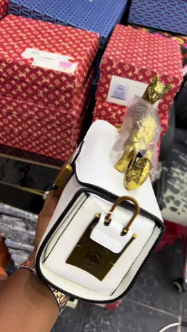 This is one of our silent best sellers. This design doesn’t make noise but na truly president. Also note that this bag has different qualities.  Price : 50,000  #marketbag#fashiongirls#girls#trends#trendy#legitvendor#lagostiktok #lagosvendor#classy#beauty