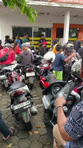 Antri kantor pos #bsu pencairan #BSU 