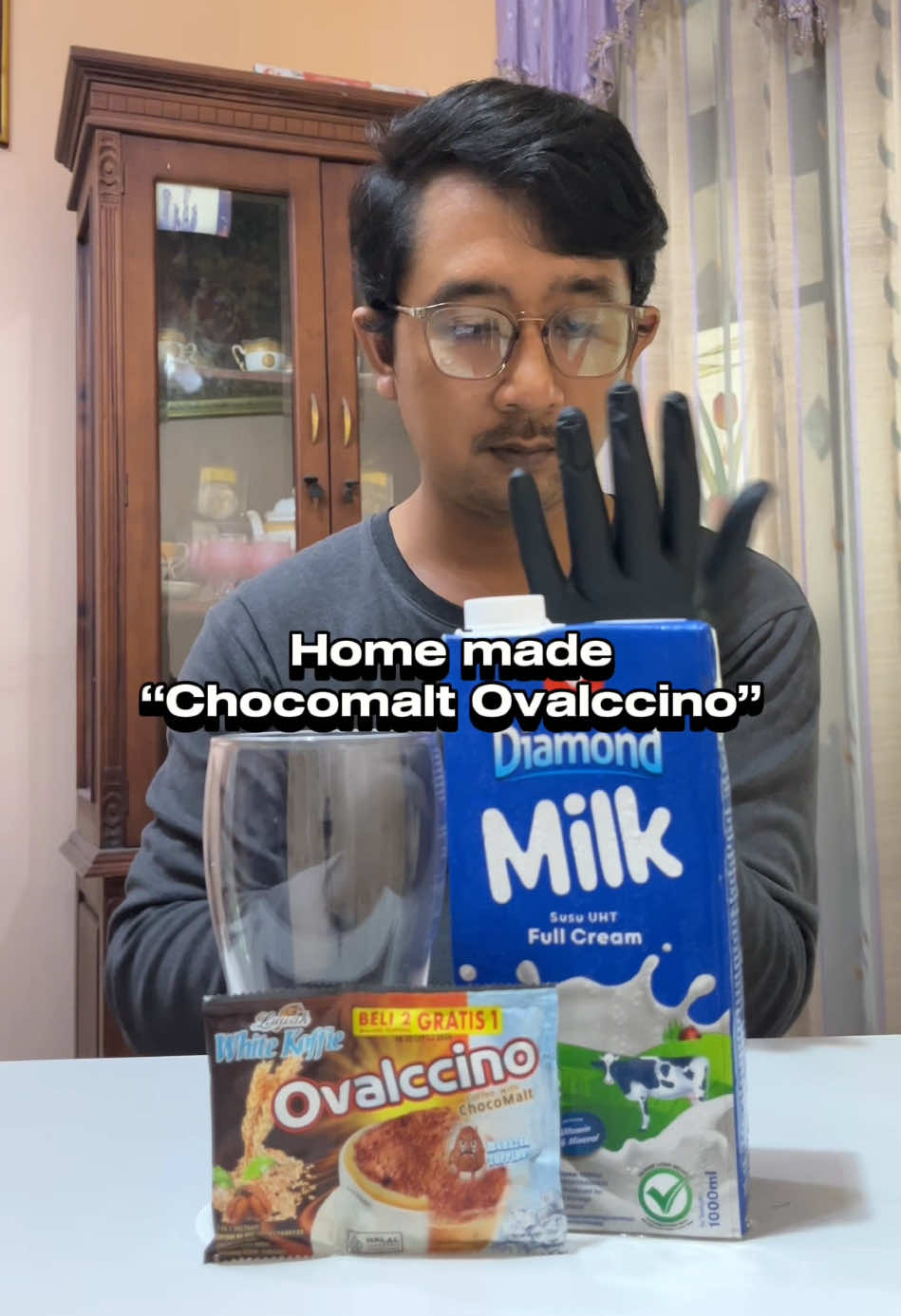 Luwak White Koffie Ovalccino ala Rumahan 🙇🏻🥤🖤👀 #kopi #luwakwhitekoffie #Ovalccino #diamondmilk #chocomalt #KopiChocomalt 