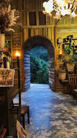 Yêu là cứ sợ mất yêu là buồn ngẩn ngơ#tiemcaphenhabenrung #nhabenrungcoffee #chill #xuhuongtiktok #capcut #binhyen #tamtrang #rivieudalat #qancaphedepdalat #binhminh 
