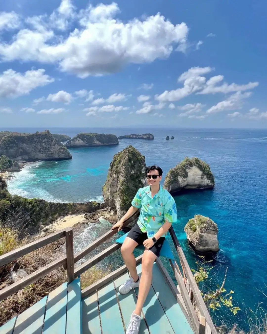 Giữa biển trời Nusa Penida xanh ngắt, ta chợt nhận ra mọi lo toan đều tan biến. Chỉ còn lại khung cảnh hùng vĩ và những giấc mơ đang được viết tiếp nơi thiên đường