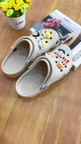 Dép sục nữ charm nhiều mẫu xinh xắn. #xuhuong #tiktok #giay #muataitiktokshop #giaydepxinh #giaynu #giaydep #depnuthoitrang #giaythethao #depsuc #depsucnu 