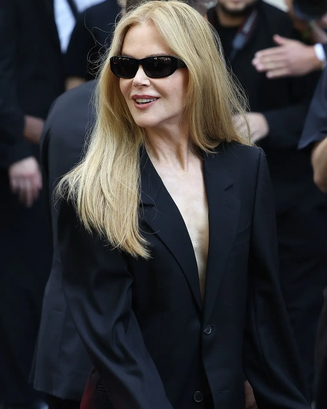 Nicole Kidman was all smiles at the Balenciaga Haute Couture Fall/Winter 2025/2026 show during Paris Fashion Week. 😎 📸: GC Images