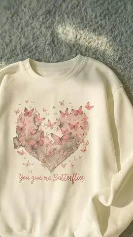 Kaos T-shirt Cewek Lengan Panjang Pergelangan Tangan Karet - Motif Love Kupu