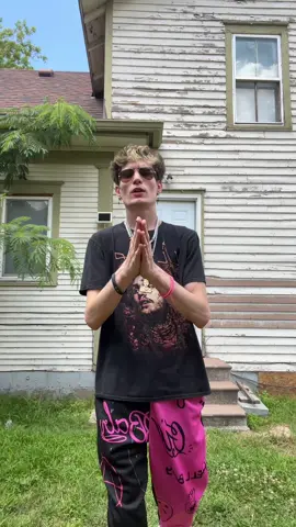 Would you listen to this?#upcomingartist#lilpeepvibes#allplatforms#clicklinktreeinbio#lyrics#emorap#emopunk#beyou#paintyournails#weareyeliner#gothboi#poppunk#ounkrock#alternative#dowhatyouwant#fypシ#fyp