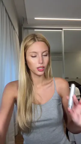 1 BLUSH POR DIA - Dior Backstage em Stick - Cor Toffee omg acabei de ver que ACABOU de chegar na senhora kkkk querem que eu compre as outras cores?!!! 