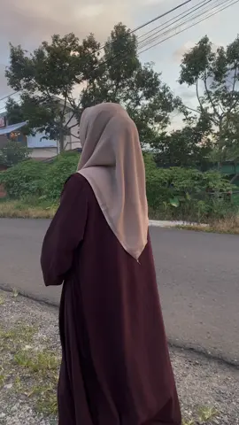 “Beberapa hal mungkin tidak bisa diungkapkan dengan kata-kata”#fyp #fypシ #arabic #abaya #abayastyle #abayagirls #rekomendasiabaya #abaya2in1 #abayainnerouter #marwahabaya 