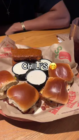 the cheese pull 🥹 @Rufa𓂀                                                                                                                              #foryoupage #Siblings #brother #sister #viral #fypシ゚viral #chilis #cheesepull #tripledipper #relatable #trending #fyp #mukbang #eating #family #funny #fyppppppppppppppppppppppp 