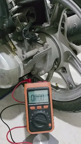 💥 Đo kiểm tra cảm biến tốc đô Vss loại 3 dây trên xe Air Balde     +  Đo xác định nguồn cấp , mass , tính hiệu .  Đo kiểm tra cảm biến làm việc tốt hay ko ?    + Đo để loại trừ tìm pan khi đồng hồ km ko lên lỗi do cảm biến , dường dây , hay đồng hồ trên xe 