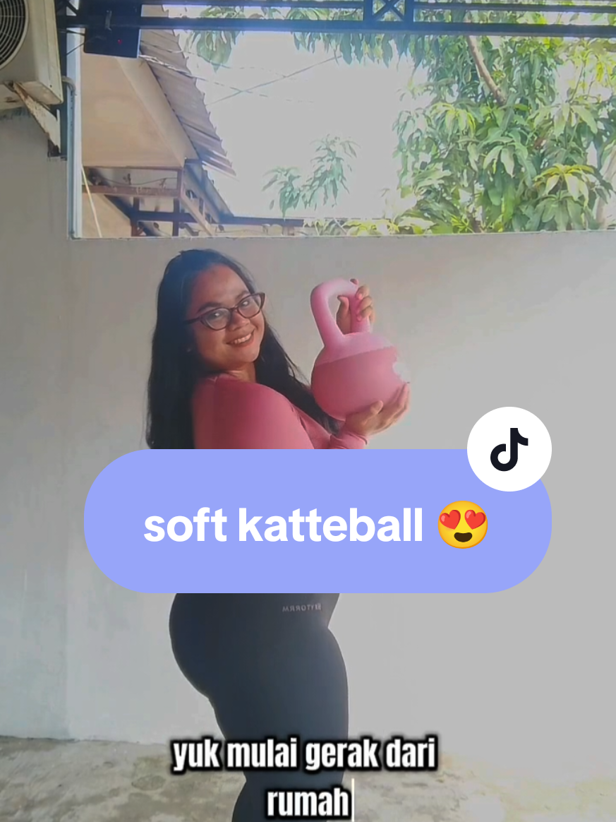 📣 OLAHRAGA DIRUMAH JADI LEBIH SERU! 🏠💪 Gak sempat ke gym? Gak masalah! Dengan Soft Katteball, kamu bisa olahraga FUN + efektif langsung dari rumah. Ringan, empuk, anti ribet! Cocok buat stretching, core training, sampai relaksasi otot 😍✨ Yuk mulai gerak, sehat itu simple! 🛒 Ready stock ‼️ 📩 DM sekarang buat order & tanya-tanya yaa #KatteballWorkout #OlahragaDiRumah #AlatOlahragaRumahan #WorkoutFun #HomeWorkoutTools #KatteballChallenge #SoftBallWorkout #OlahragaAntiRibet #GerakSehat #AlatOlahragaWanita #WorkoutCantik 