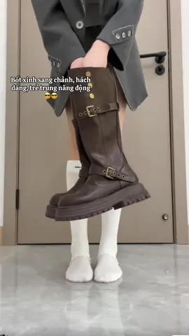 Ở ngoài đẹp lắm mấy bà ui🥰🥰 #bốt_nữ #bốtcocao #bốtxinh #sangchanhquyenru #trẻtrungnăngđông #phongcachthoitrang #phongcachhanquoc #xuhuong #xyzbca 