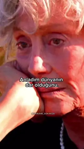 Duydum bana sevgin dünya kadarmış Anladım dünyanın dar olduğunu Gel yalanlar söyle, seni sevdim de Gidiyor olsanda sana geldim de Doğruyu söyleme günün birinde Söyleme ellere yar olduğunu... #yıldızkenter #sairane_sokak28 #manisa #izmir #şiir #reels #instagram #aşk #istanbul 