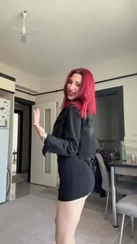 Yerinde dur  @Sefo #demetakalın #sefo #yerindeduramayanlar #yerinde #yerindedur #CapCut #keşfet #fypシ #viral #foryoupage #beniöneçıkart #kızıl #777 #dans 